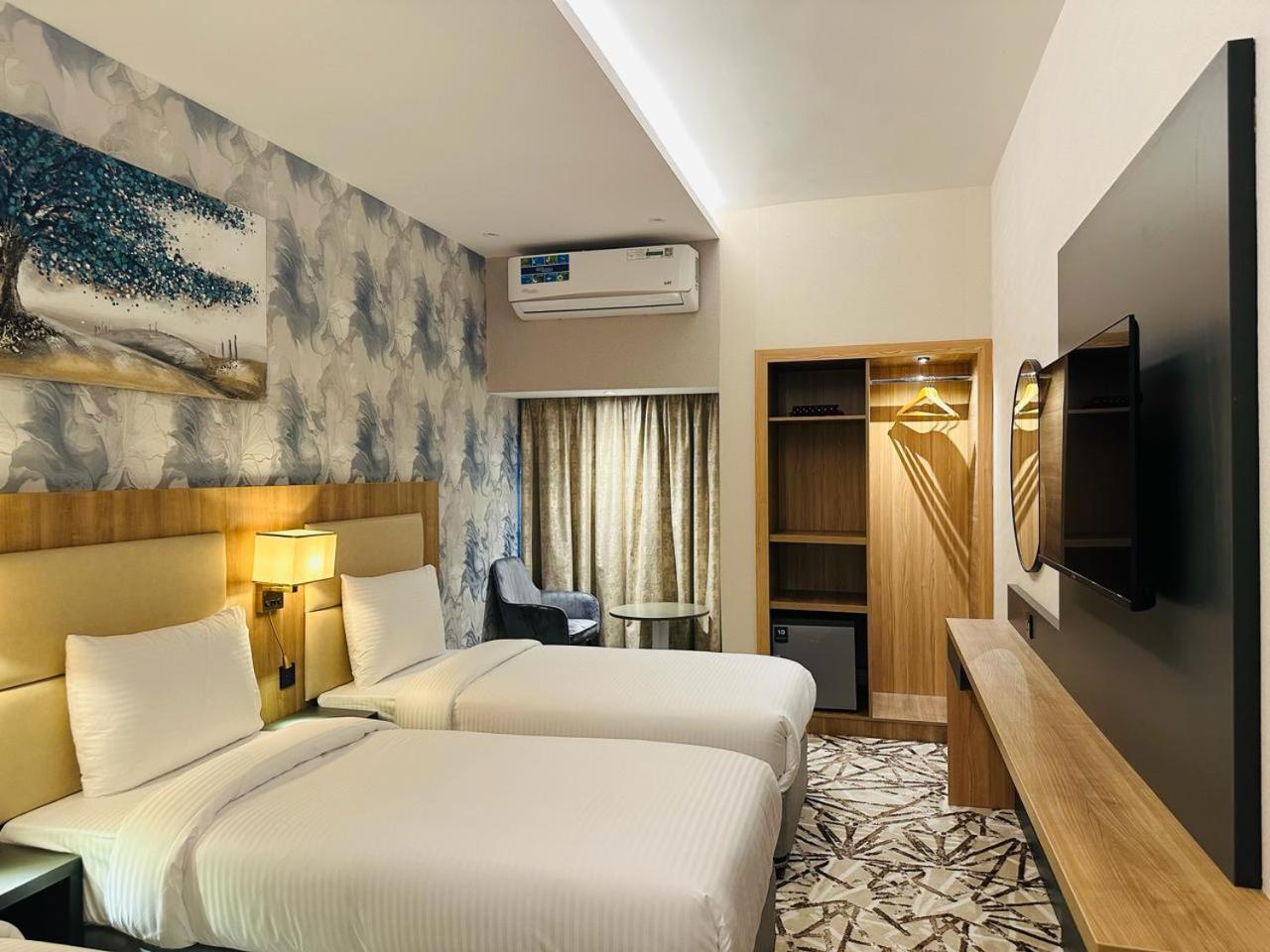 Sky Park Hotel Dubai Exterior photo